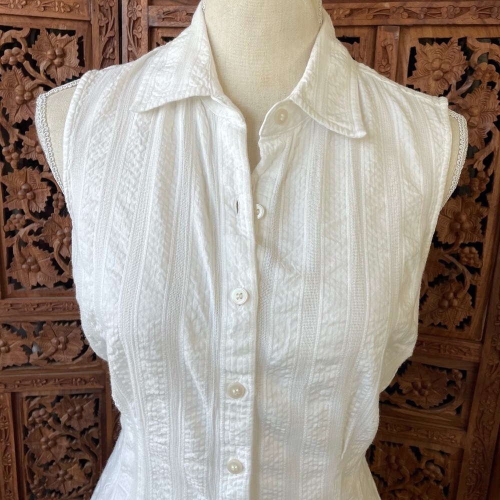 White Sleeveless Cotton Textured Stripe Button-Front Blouse - Picture 4 of 11